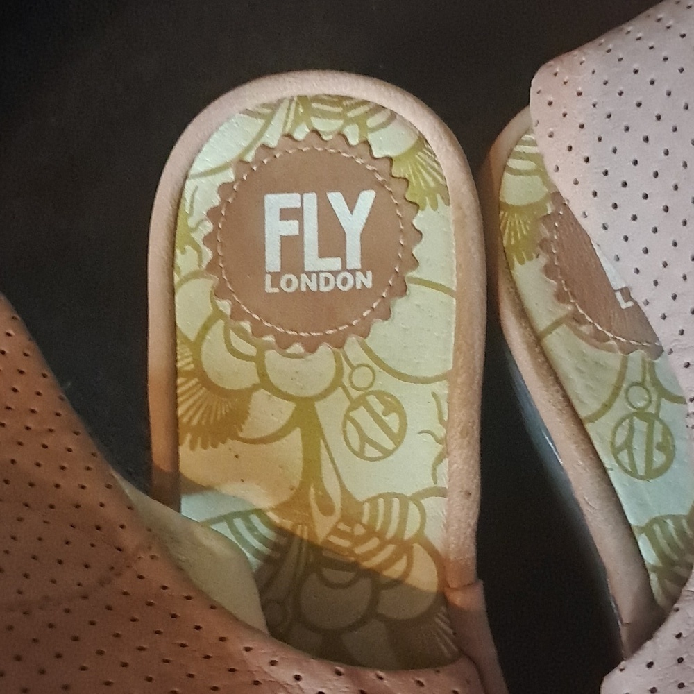 New FLY London YAHL Womens Perforated Cushioned Wedge Sandals EU 38 US 7.5 8 - Picture 3 of 8